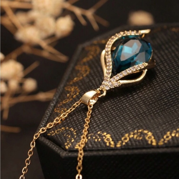 ⚠️Clearance Elegant Gold and Blue Teardrop Pendant Necklace - Picture 3 of 6